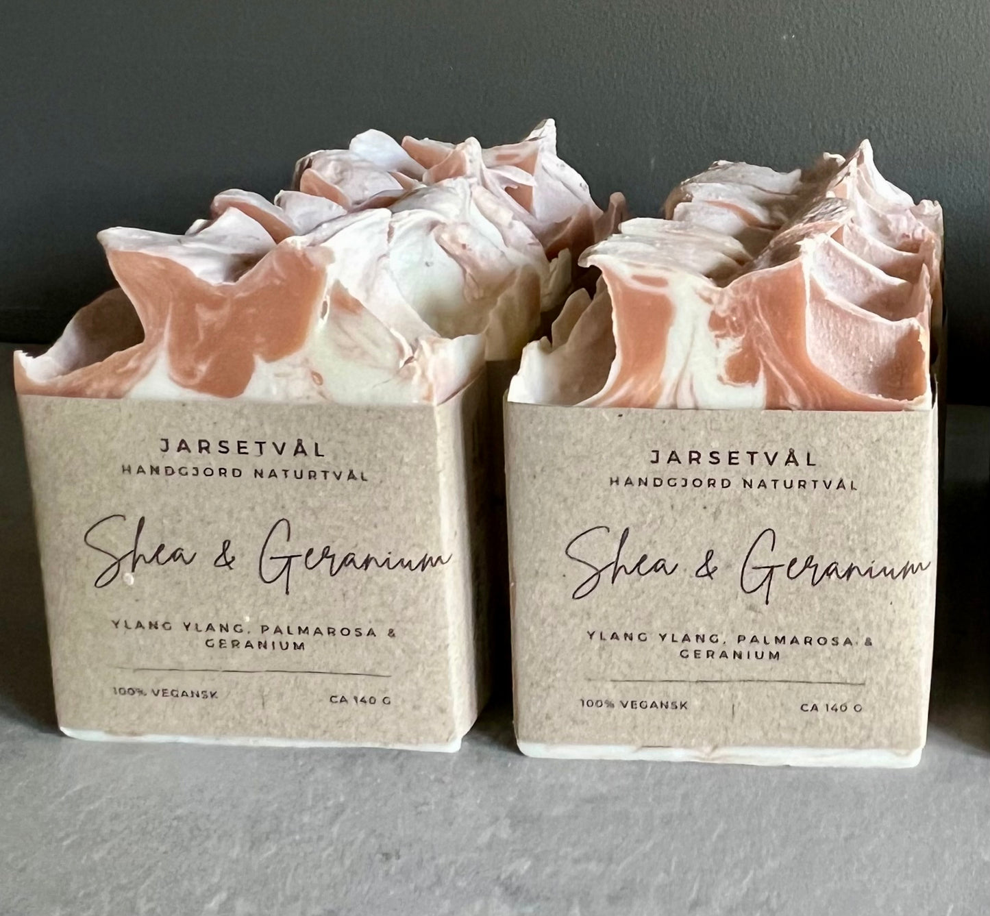 Jarsetvål Shea & Geranium med etikett